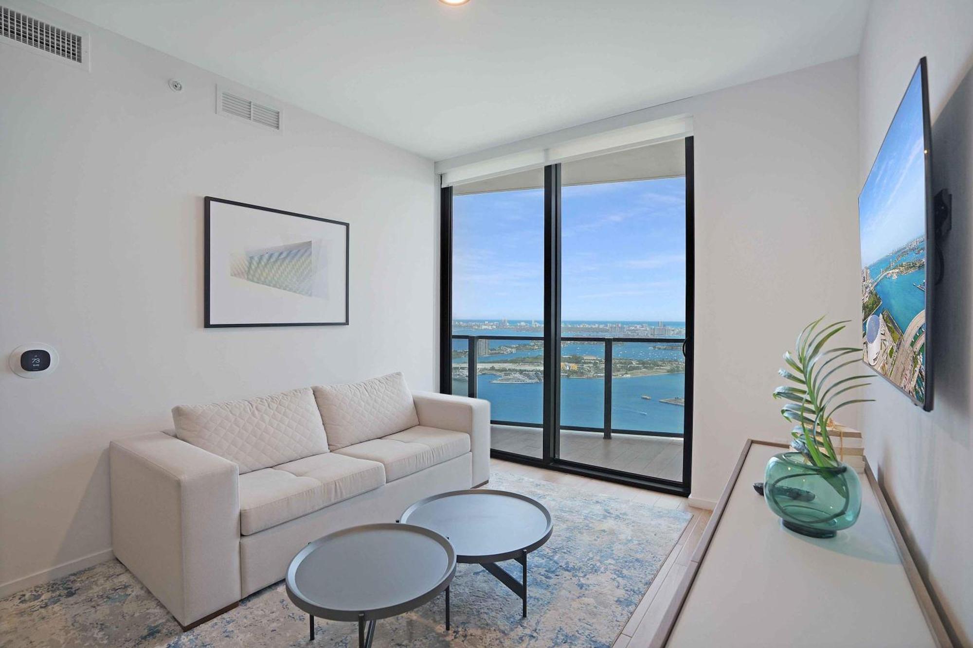 Apartment Mvr - - #1 Superhost - Views & Walkable